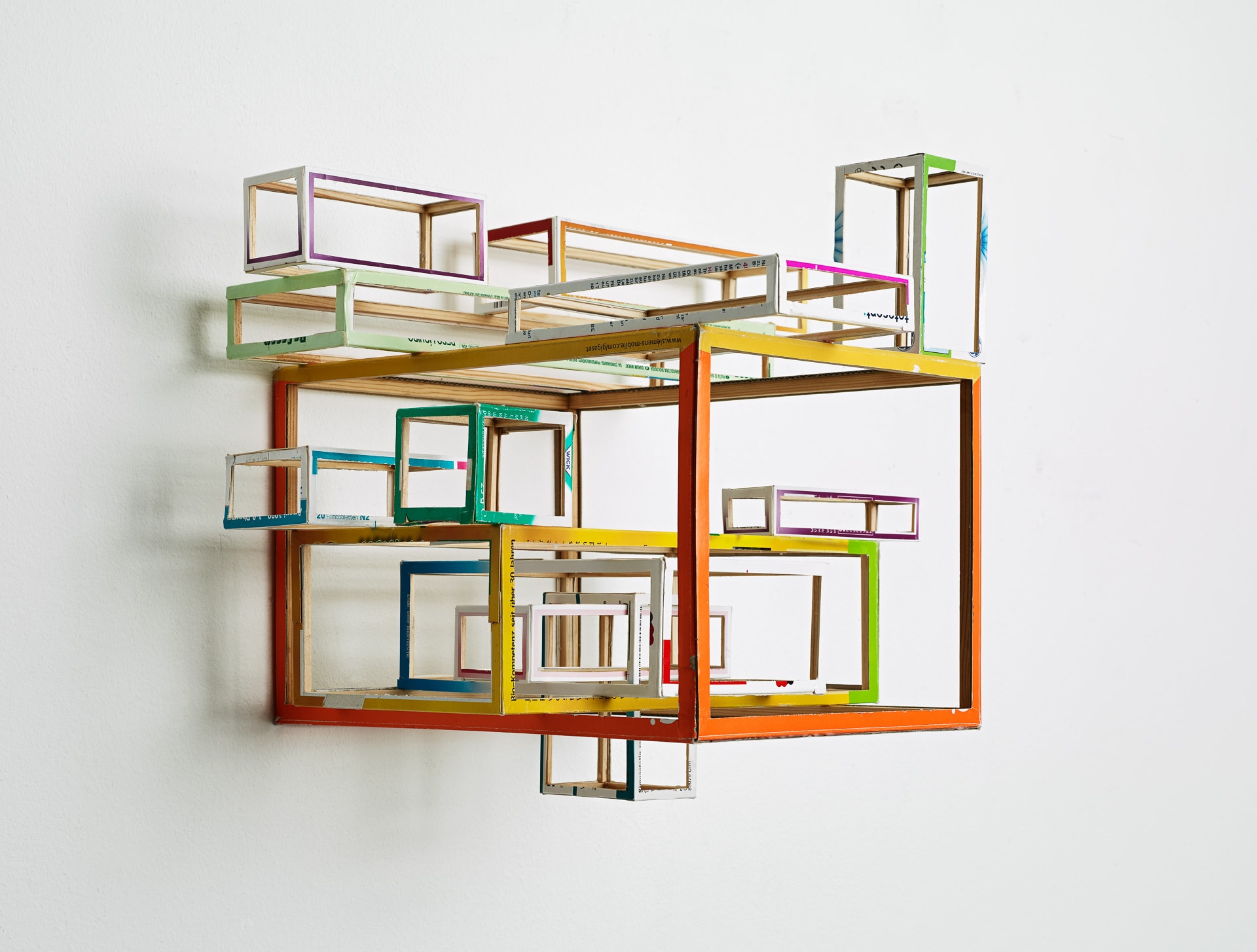 Mein konstruktiver Alltag 16.3.2018 (My Constructive Everyday), 2018, cardboard, wood, 28 x 35,5 x 29 cm, photo Martin Müller