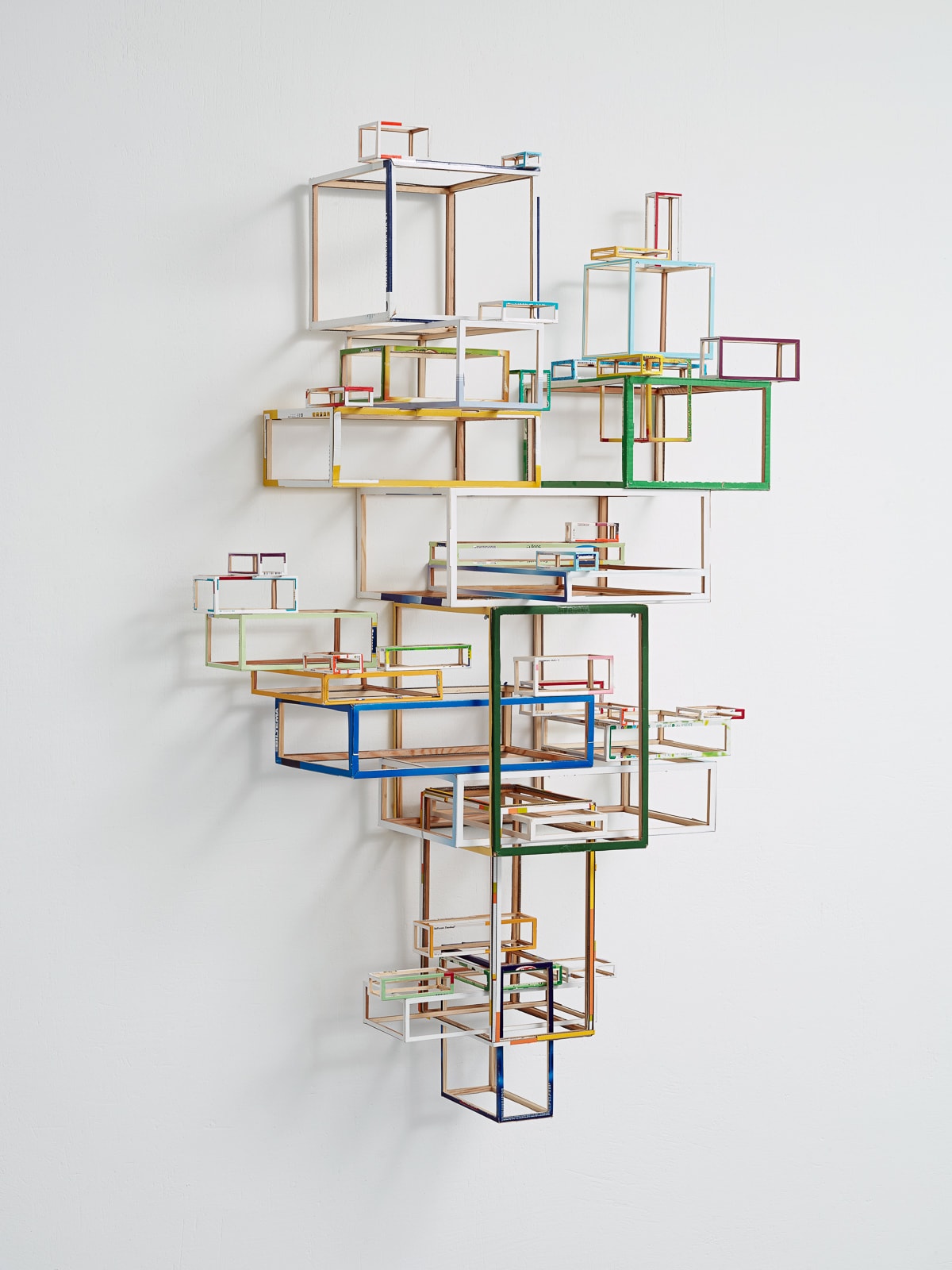 Mein konstruktiver Alltag (18.8.2019), 2019, cardboard, wood, H 139 x W 83 x D 44 cm, photo Martin Müller