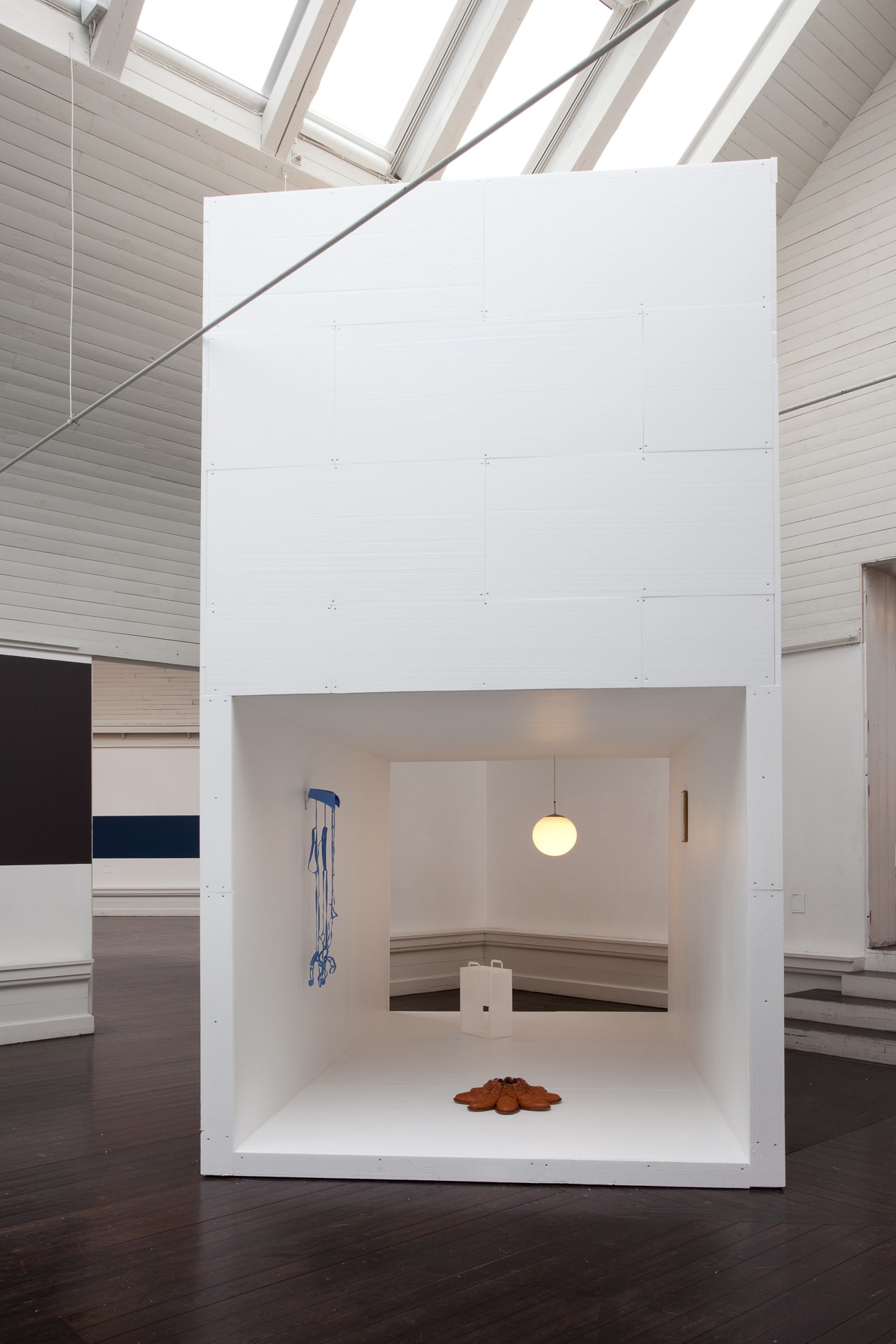 Carry On, 2011, wood, styrofoam, sculptures, H 420 x W 360 x D 220 cm, photo Jeppesen