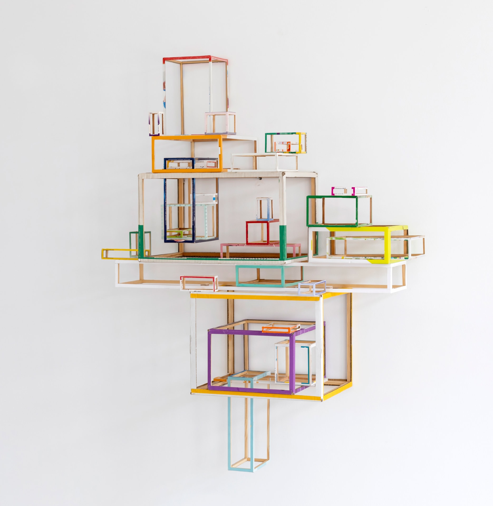 Mein konstruktiver Alltag (My Constructive Everyday) (2.4.2021), cardboard, wood, 110 x 87 x 35 cm, photo Dirk Wüstenhagen